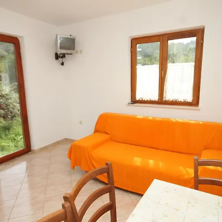 Апартаменти With Parking Space - 2435 *