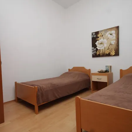 Апартаменти With Parking Space - 2435 *